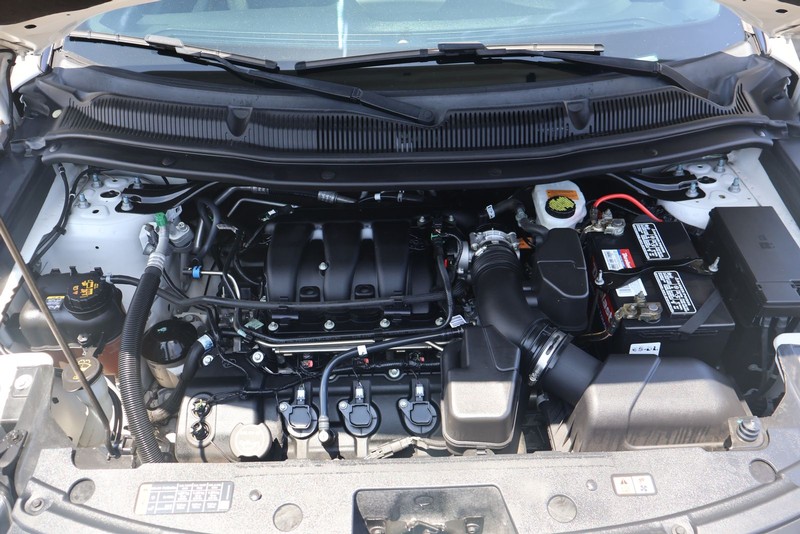 Ford Explorer Vehicle Full-screen Gallery Image 12