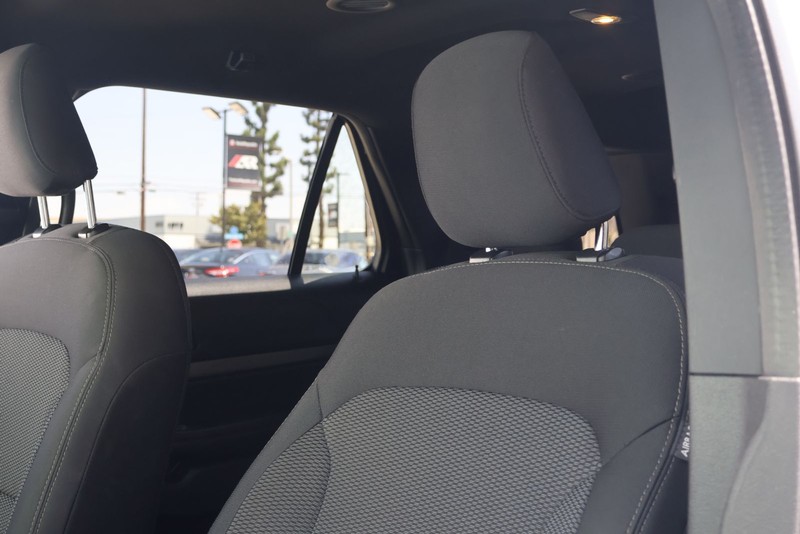 Ford Explorer Vehicle Full-screen Gallery Image 17