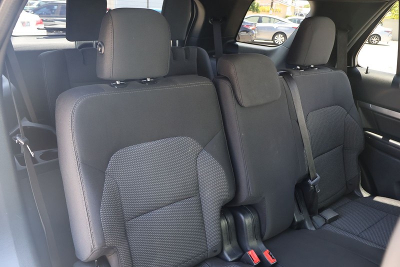 Ford Explorer Vehicle Full-screen Gallery Image 20