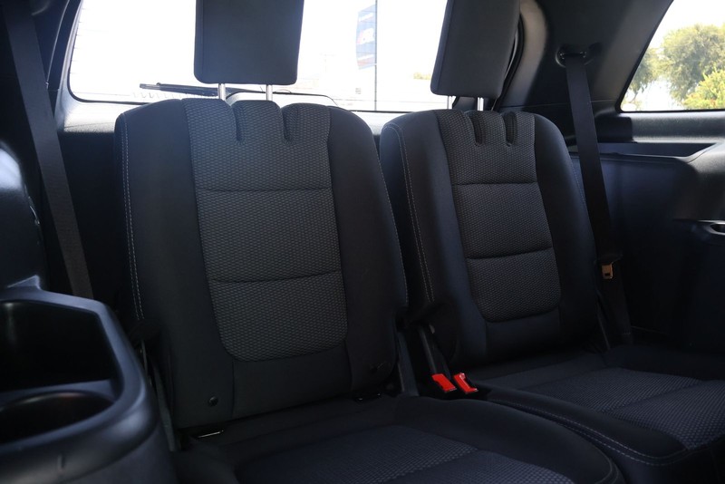 Ford Explorer Vehicle Full-screen Gallery Image 21