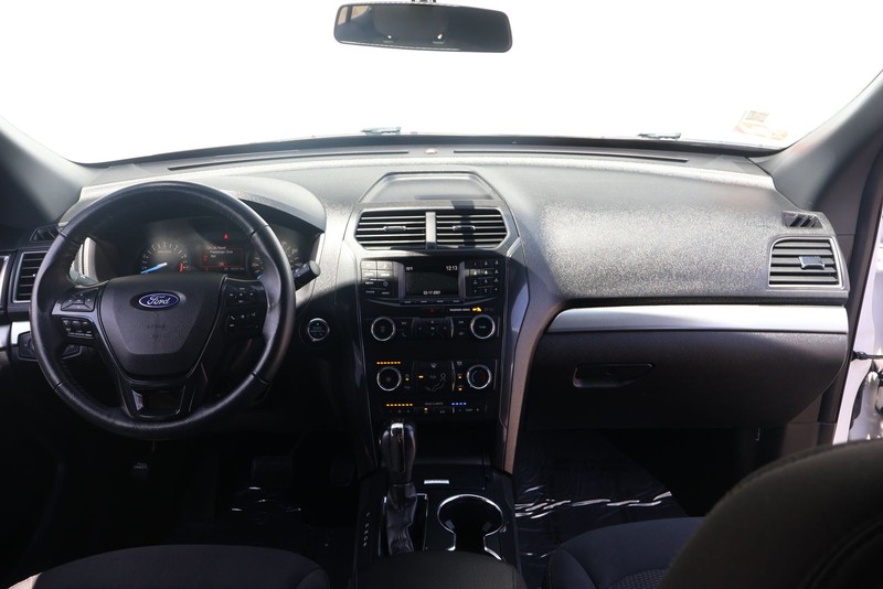 Ford Explorer Vehicle Full-screen Gallery Image 22