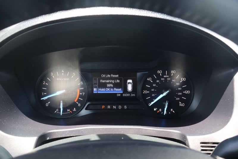 Ford Explorer Vehicle Full-screen Gallery Image 23