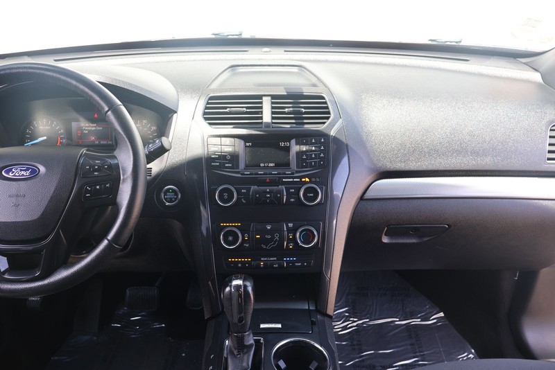 Ford Explorer Vehicle Full-screen Gallery Image 27