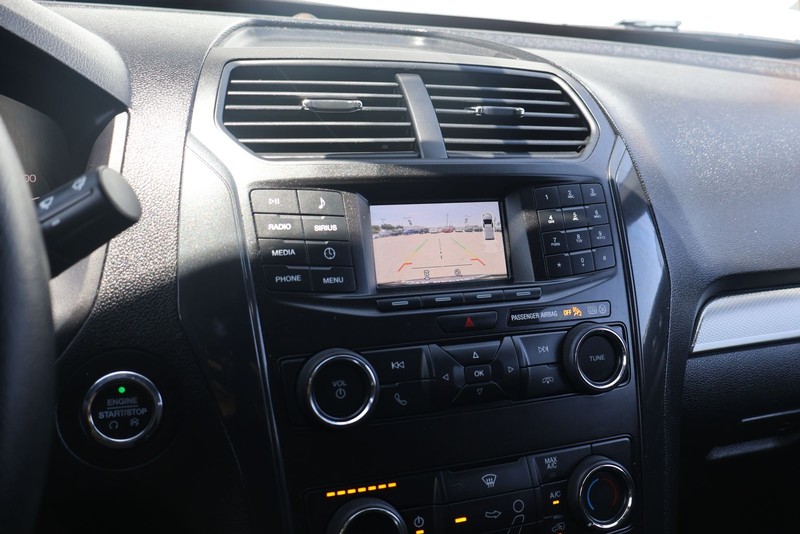 Ford Explorer Vehicle Full-screen Gallery Image 29