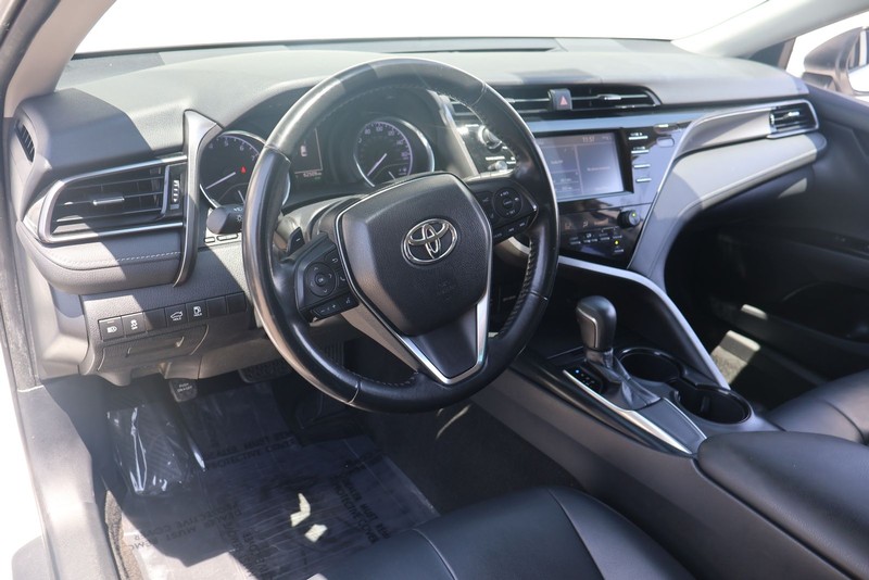 Toyota Camry Vehicle Full-screen Gallery Image 15