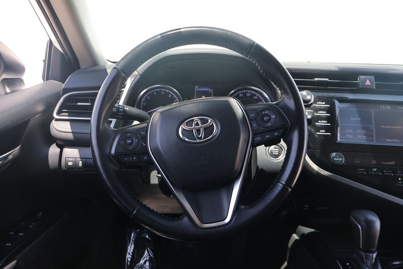 Toyota Camry Vehicle Full-screen Gallery Image 23
