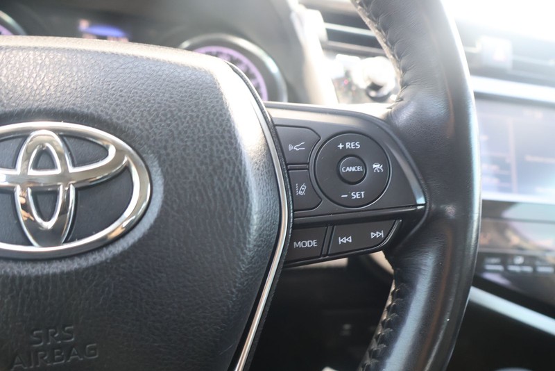 Toyota Camry Vehicle Full-screen Gallery Image 25