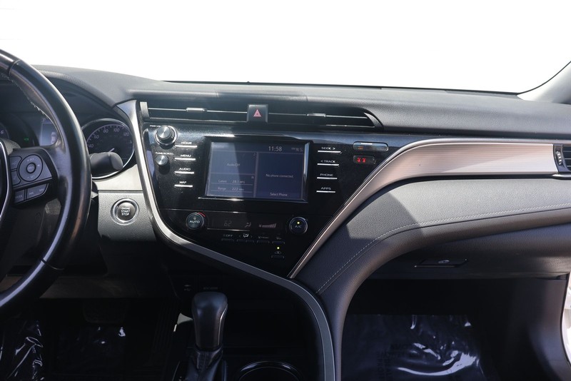 Toyota Camry Vehicle Full-screen Gallery Image 26