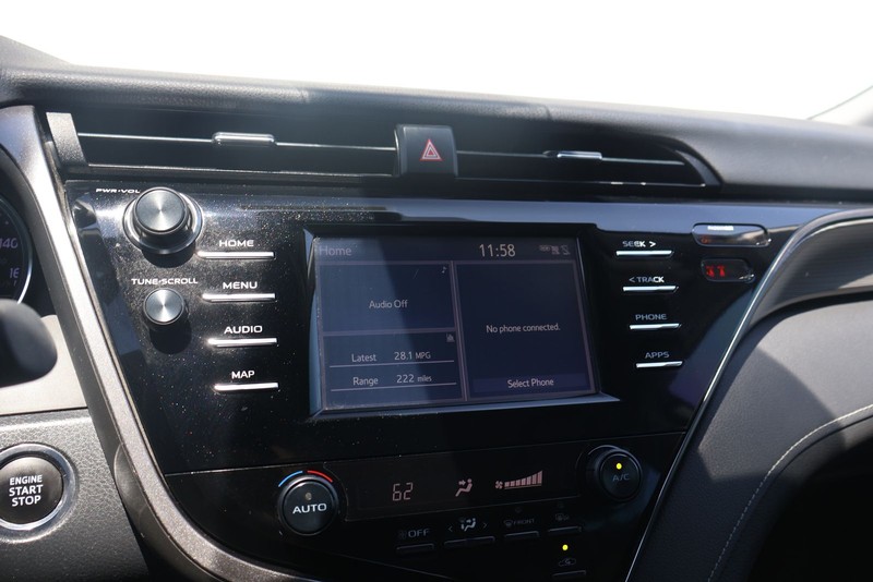 Toyota Camry Vehicle Full-screen Gallery Image 27
