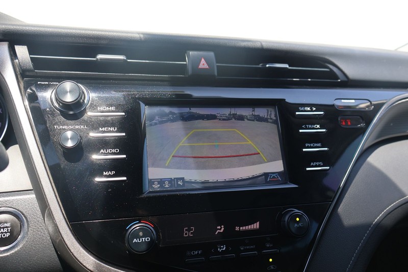 Toyota Camry Vehicle Full-screen Gallery Image 28