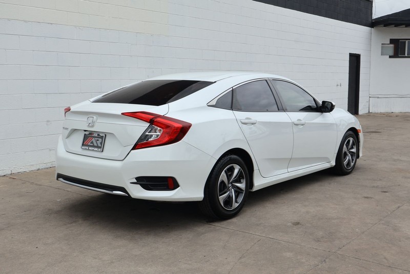 Honda Civic Sedan Vehicle Full-screen Gallery Image 05