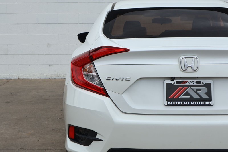 Honda Civic Sedan Vehicle Full-screen Gallery Image 07
