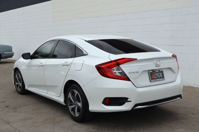 Honda Civic Sedan Vehicle Full-screen Gallery Image 09