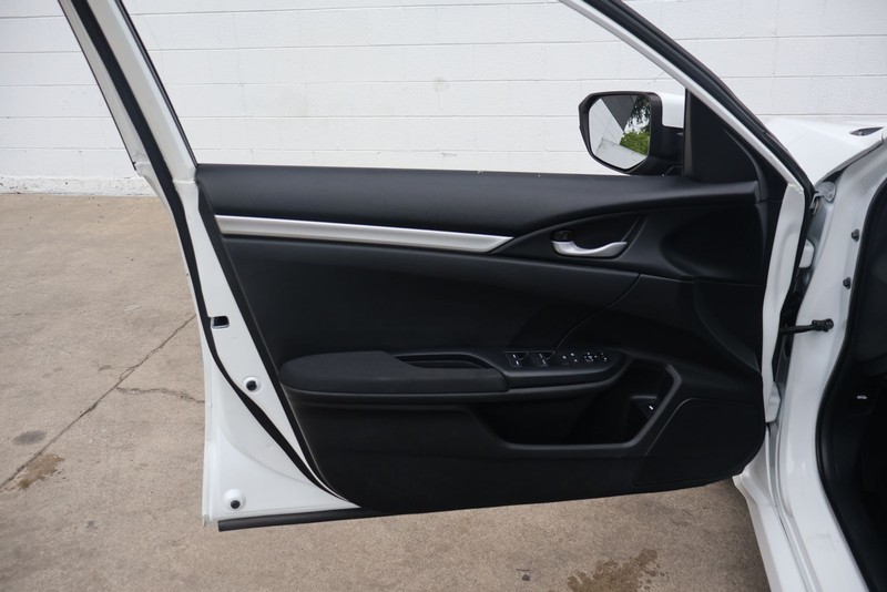 Honda Civic Sedan Vehicle Full-screen Gallery Image 14