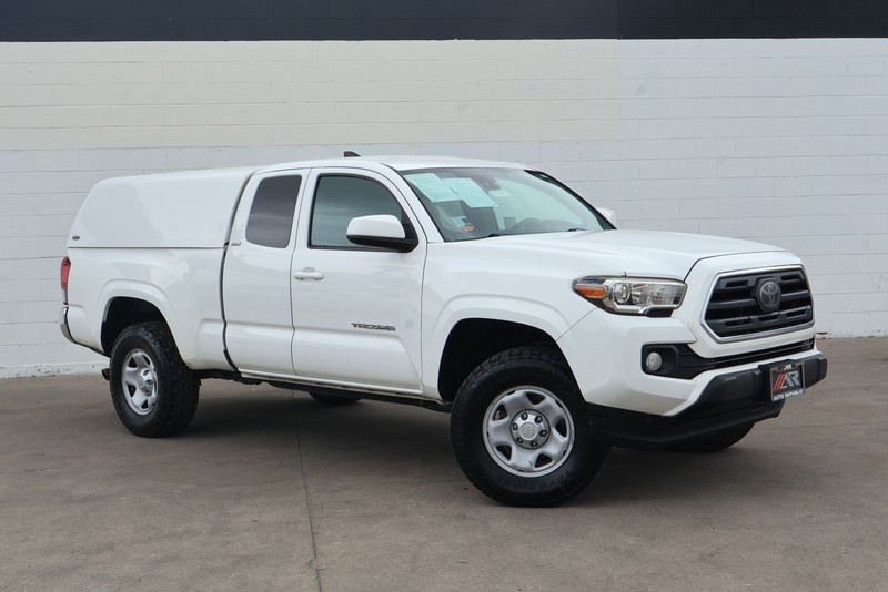 Toyota Tacoma Vehicle Full-screen Gallery Image 02