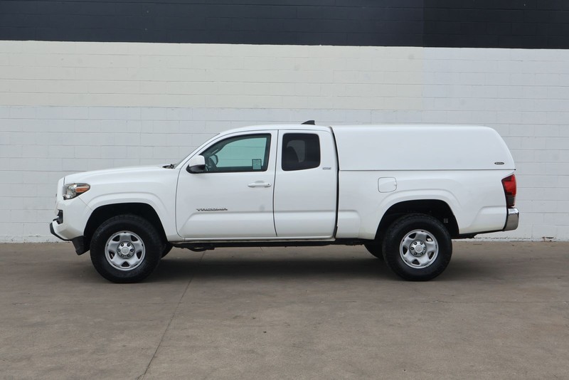 Toyota Tacoma Vehicle Full-screen Gallery Image 10