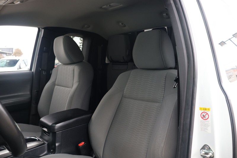 Toyota Tacoma Vehicle Full-screen Gallery Image 16