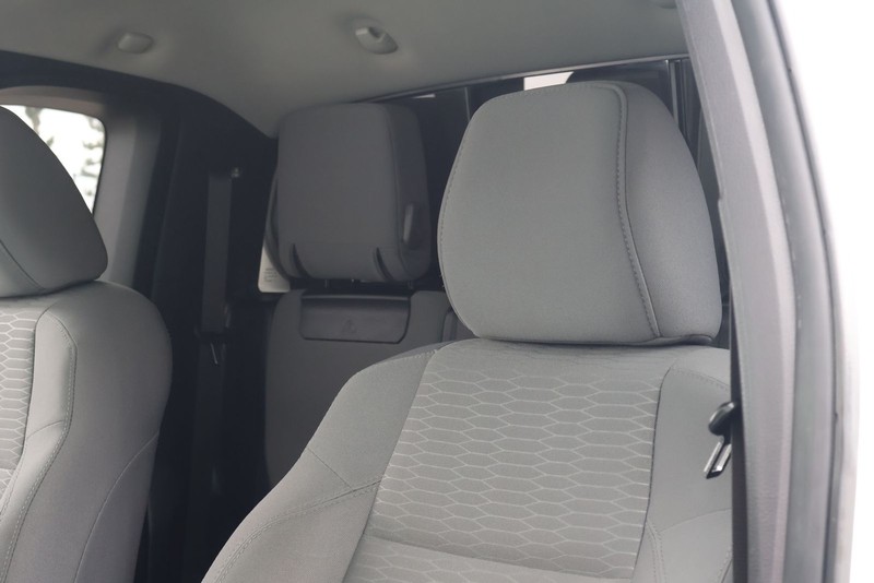 Toyota Tacoma Vehicle Full-screen Gallery Image 17
