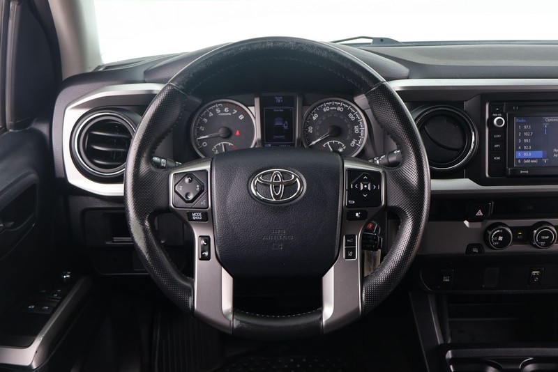 Toyota Tacoma Vehicle Full-screen Gallery Image 23