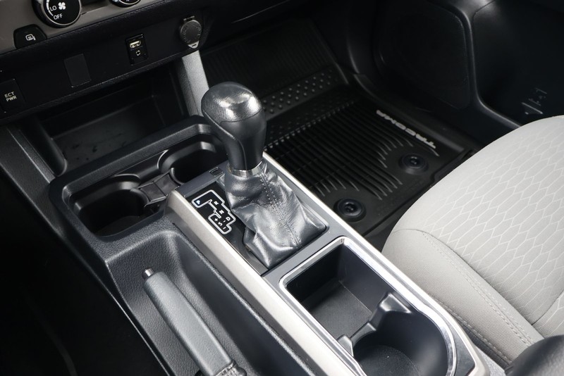 Toyota Tacoma Vehicle Full-screen Gallery Image 29