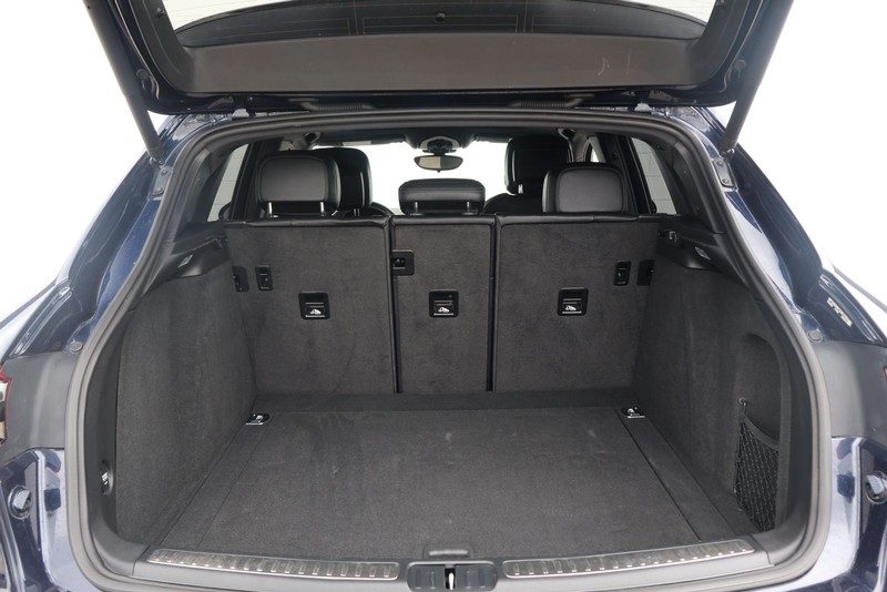 Porsche Macan Vehicle Full-screen Gallery Image 08