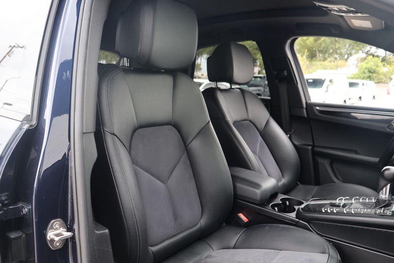 Porsche Macan Vehicle Full-screen Gallery Image 20