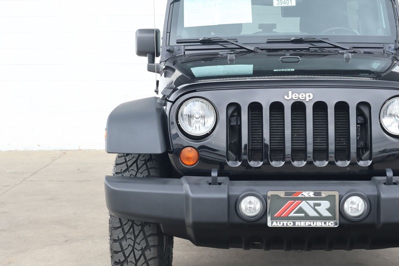 Jeep Wrangler Unlimited Vehicle Full-screen Gallery Image 03