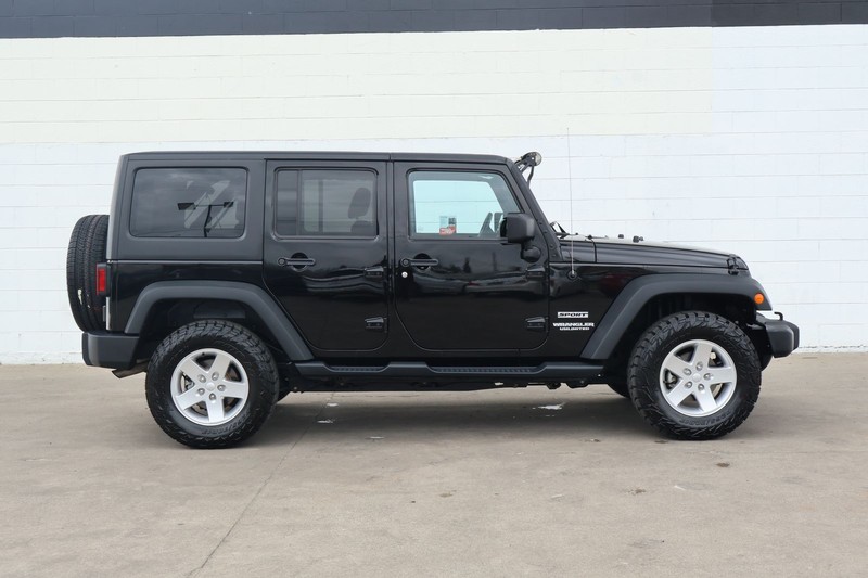 Jeep Wrangler Unlimited Vehicle Full-screen Gallery Image 04