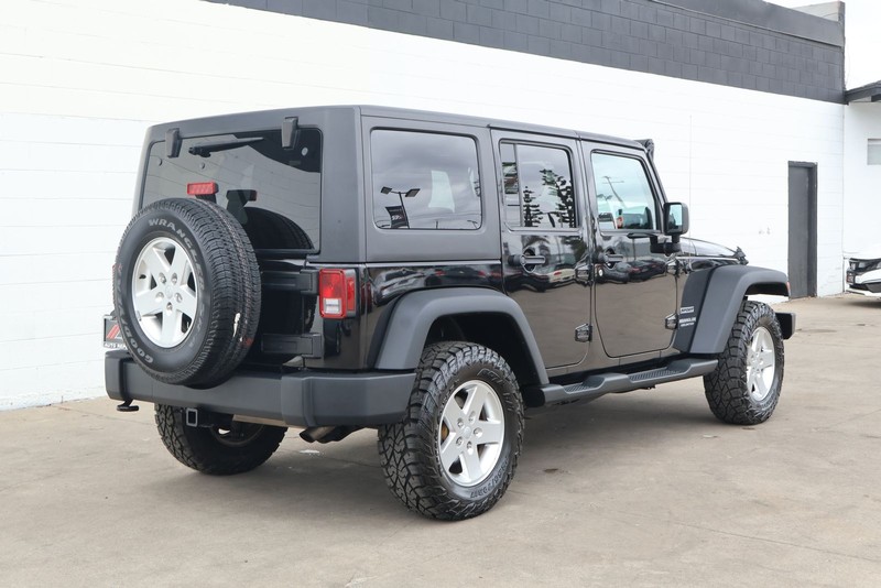 Jeep Wrangler Unlimited Vehicle Full-screen Gallery Image 05