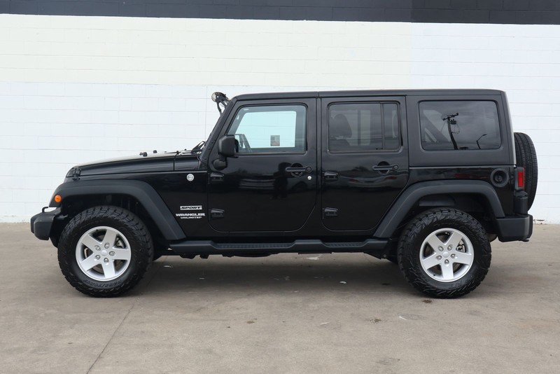 Jeep Wrangler Unlimited Vehicle Full-screen Gallery Image 10
