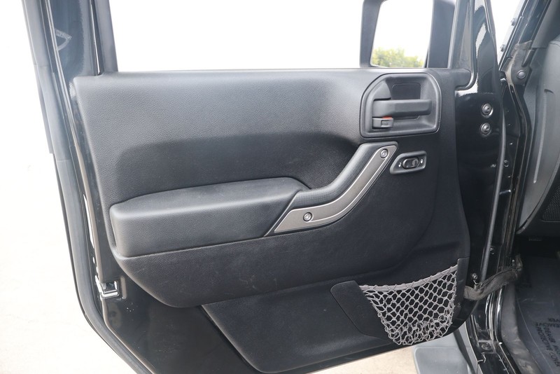 Jeep Wrangler Unlimited Vehicle Full-screen Gallery Image 14