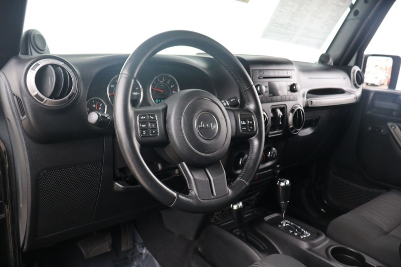 Jeep Wrangler Unlimited Vehicle Full-screen Gallery Image 15