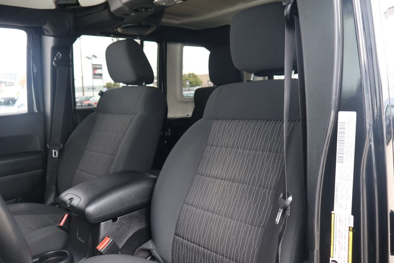 Jeep Wrangler Unlimited Vehicle Full-screen Gallery Image 16