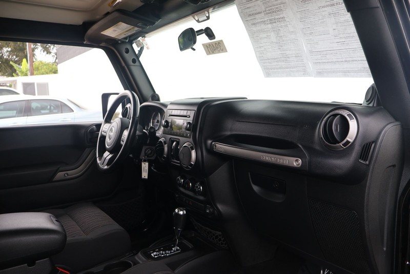 Jeep Wrangler Unlimited Vehicle Full-screen Gallery Image 18