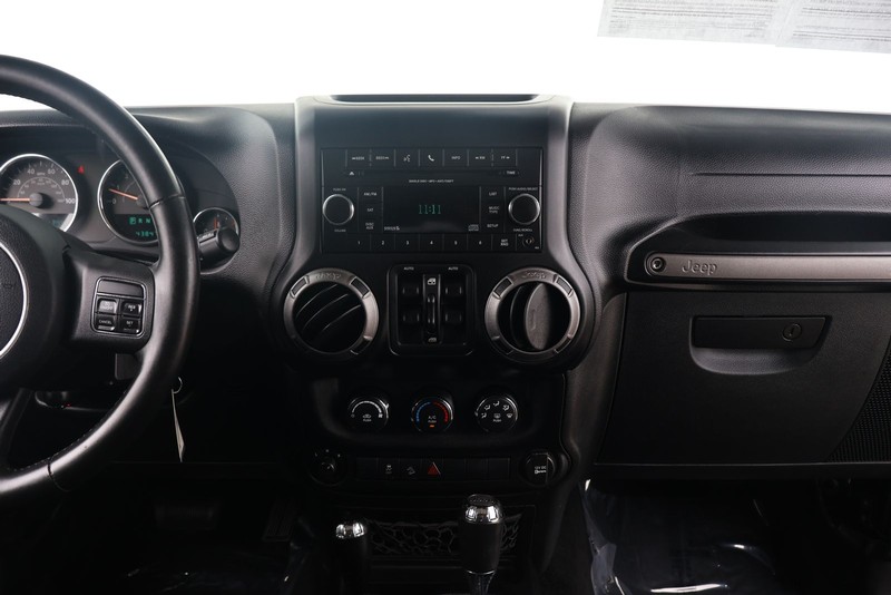 Jeep Wrangler Unlimited Vehicle Full-screen Gallery Image 26