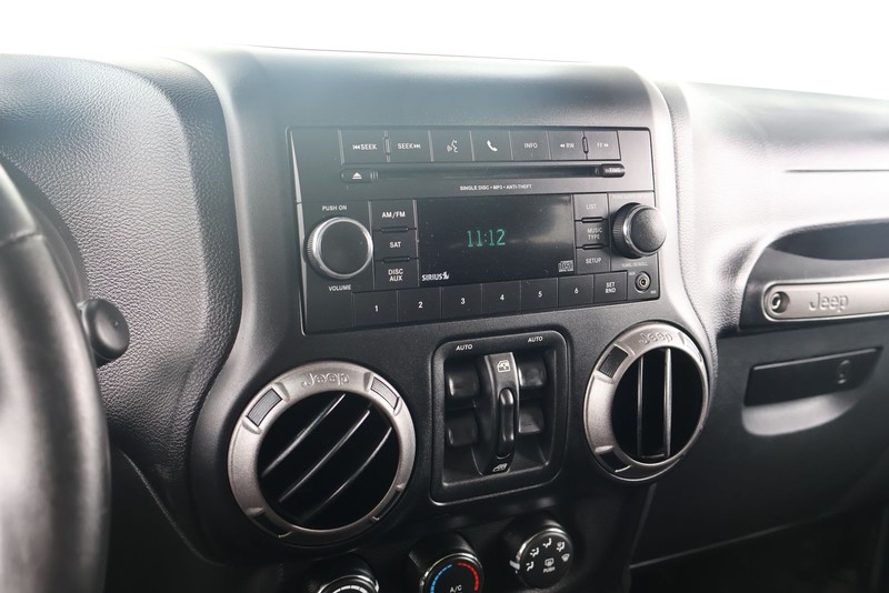 Jeep Wrangler Unlimited Vehicle Full-screen Gallery Image 27