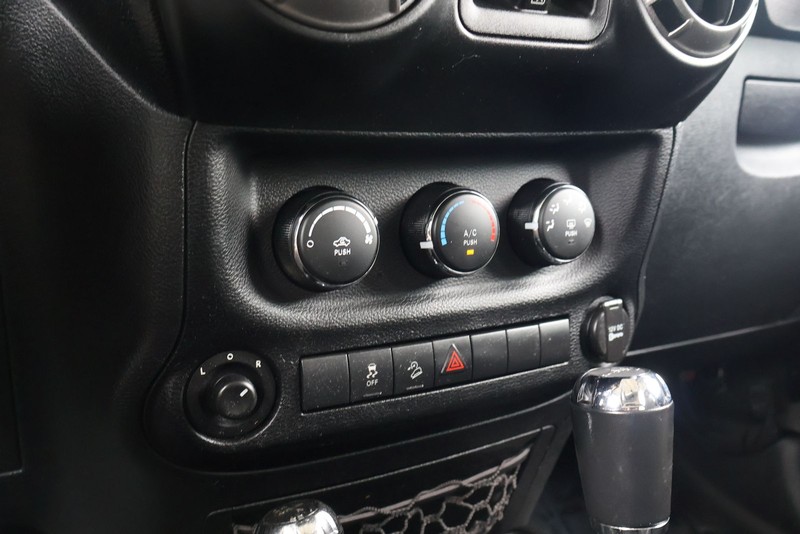 Jeep Wrangler Unlimited Vehicle Full-screen Gallery Image 28