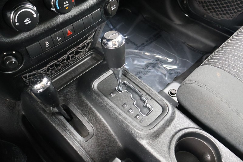 Jeep Wrangler Unlimited Vehicle Full-screen Gallery Image 29