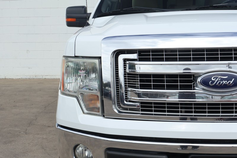 Ford F-150 Vehicle Full-screen Gallery Image 03