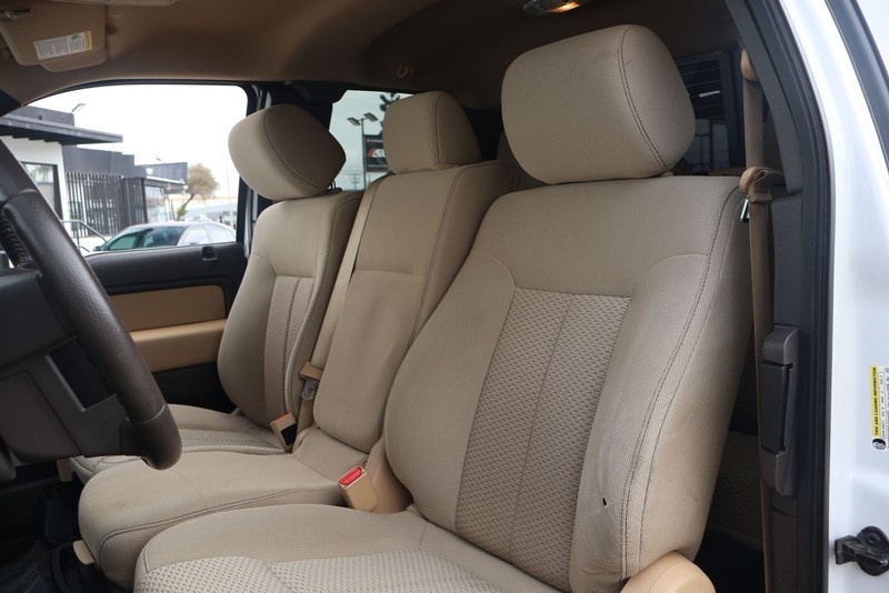Ford F-150 Vehicle Full-screen Gallery Image 17