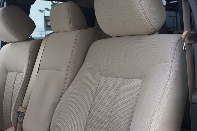 Ford F-150 Vehicle Full-screen Gallery Image 18