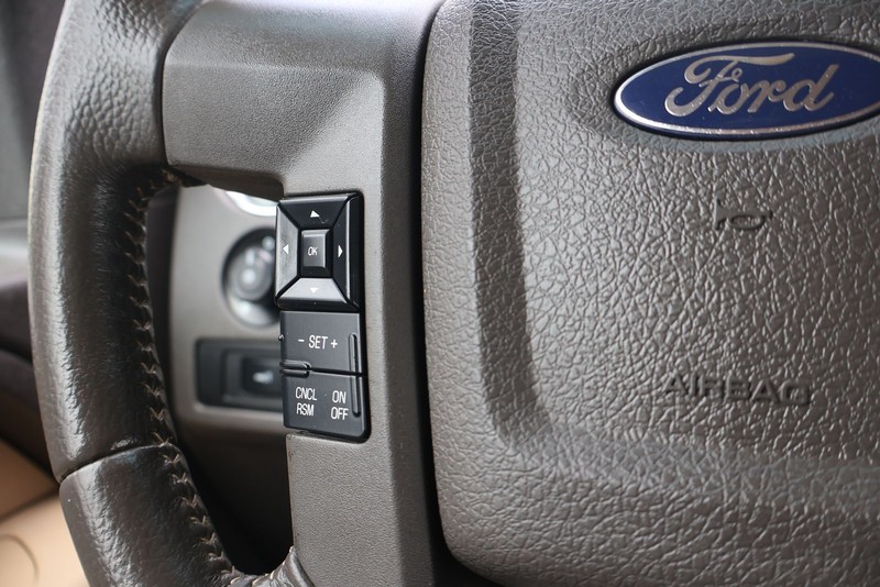 Ford F-150 Vehicle Full-screen Gallery Image 26