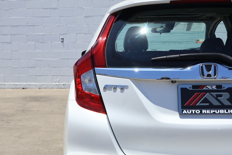 Honda Fit Vehicle Full-screen Gallery Image 07