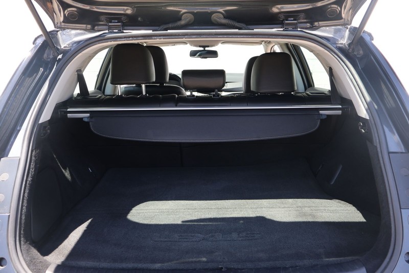 Lexus CT 200h Vehicle Full-screen Gallery Image 08
