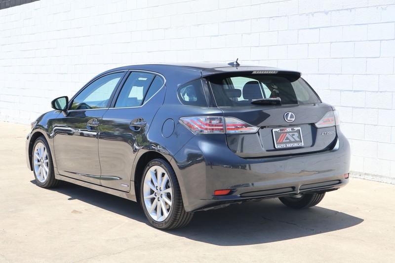Lexus CT 200h Vehicle Full-screen Gallery Image 09