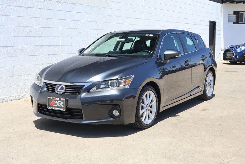 Lexus CT 200h Vehicle Full-screen Gallery Image 11