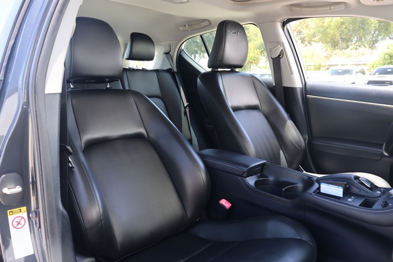 Lexus CT 200h Vehicle Full-screen Gallery Image 19