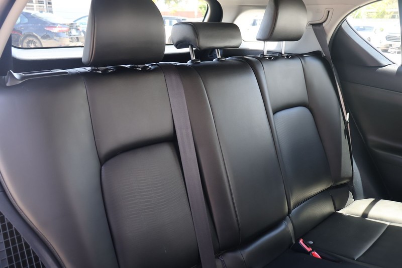 Lexus CT 200h Vehicle Full-screen Gallery Image 20