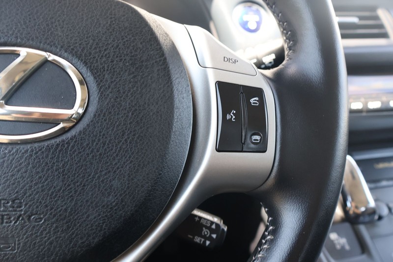 Lexus CT 200h Vehicle Full-screen Gallery Image 25