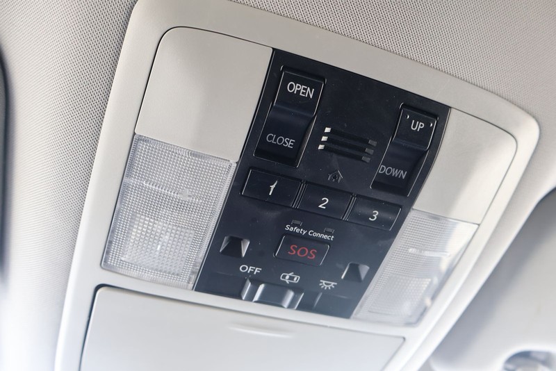 Lexus CT 200h Vehicle Full-screen Gallery Image 30